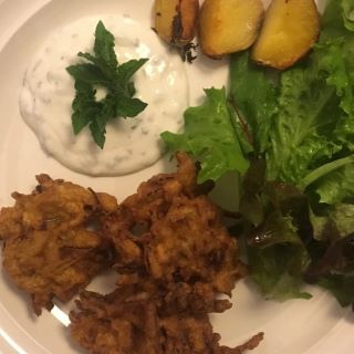 Onion Bhajis with minthy Yoghurt Sauce