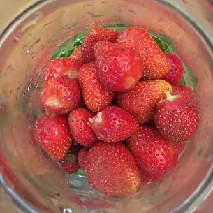 Strawberry Smoothie With Spinach