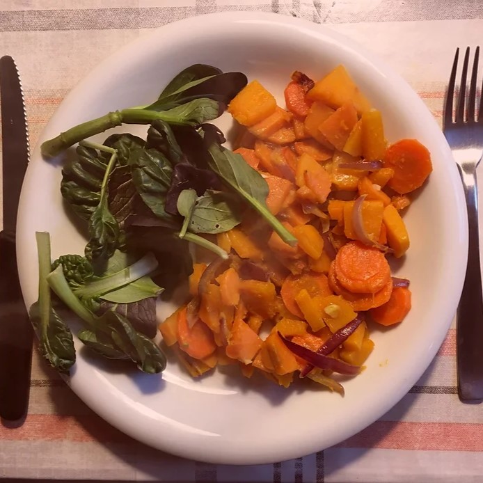 Orange Veggie mix with salad mix