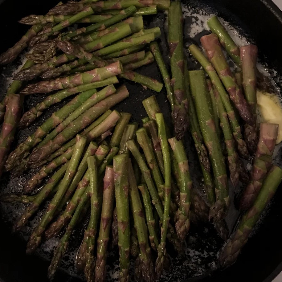 Garlicky Asparagus in Butter