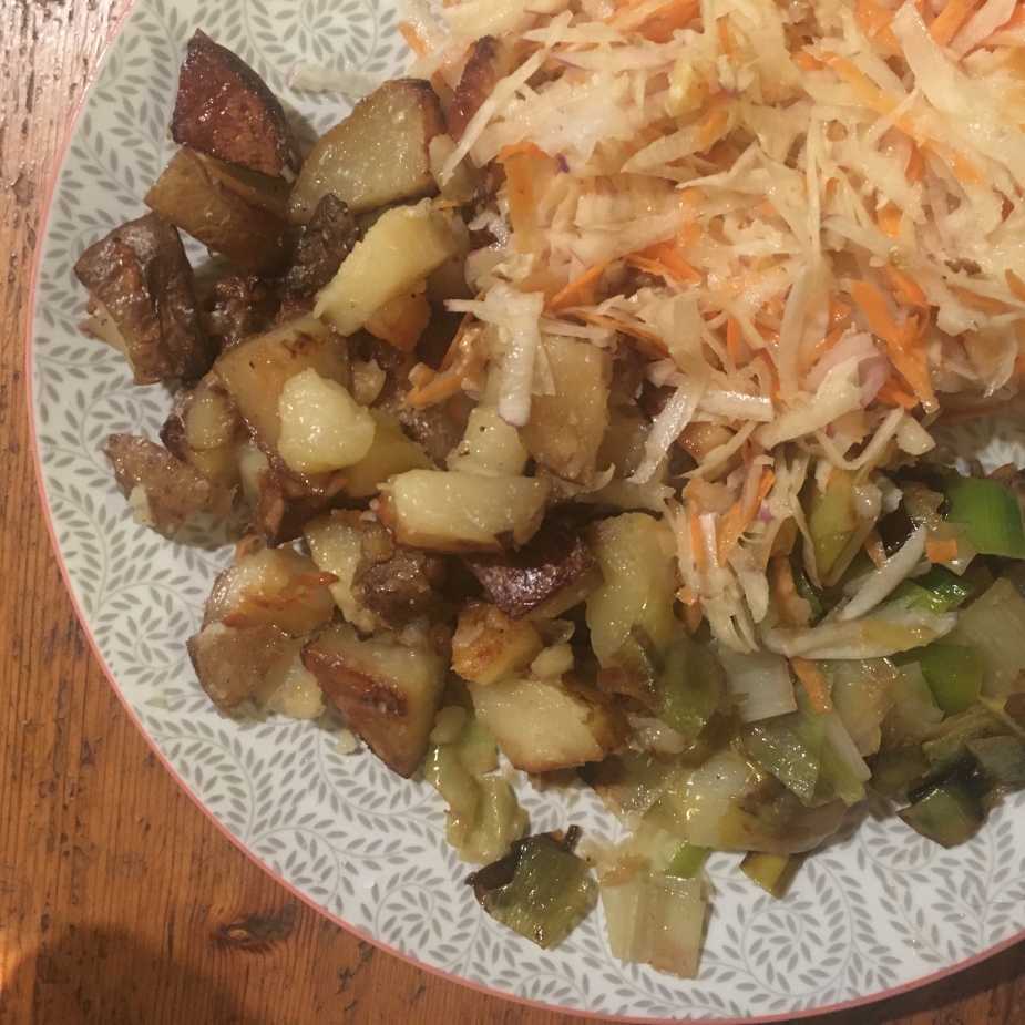 Baked potatoes with creamy Leek and fresh Turnip Salad