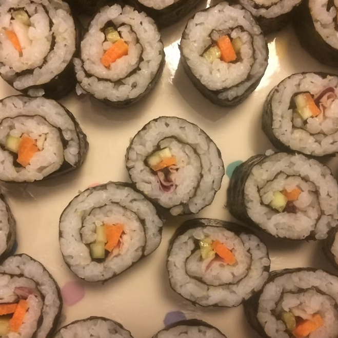 Sushi frissen pirított zöldségekkel