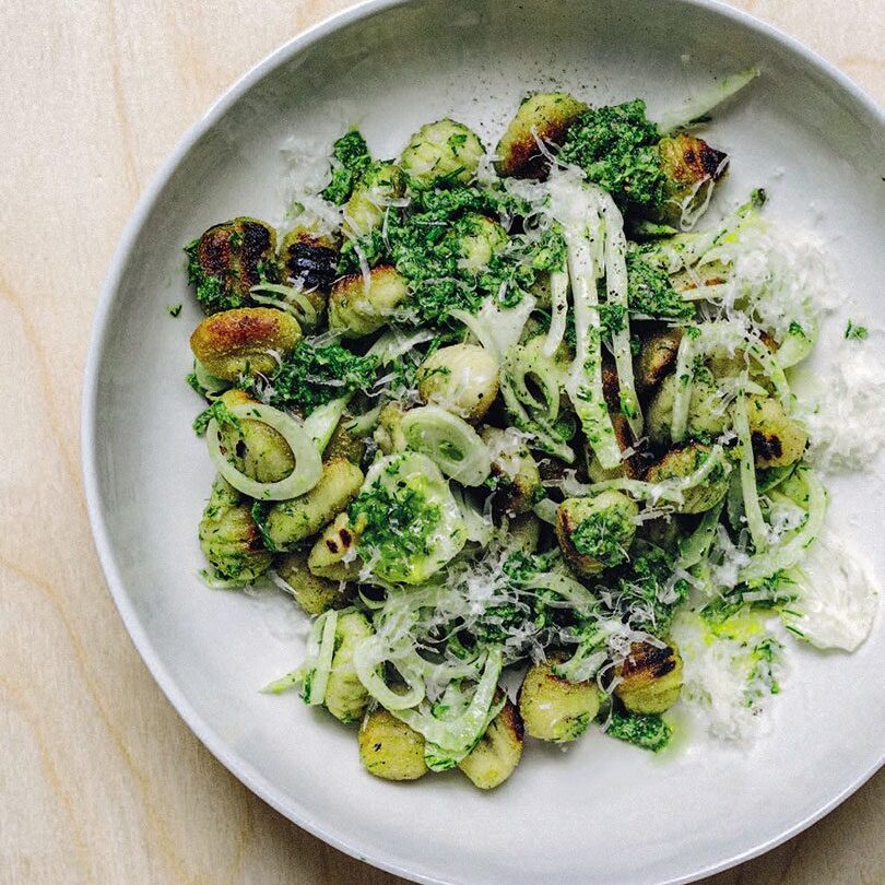 Sült zöldség és pesto saláta